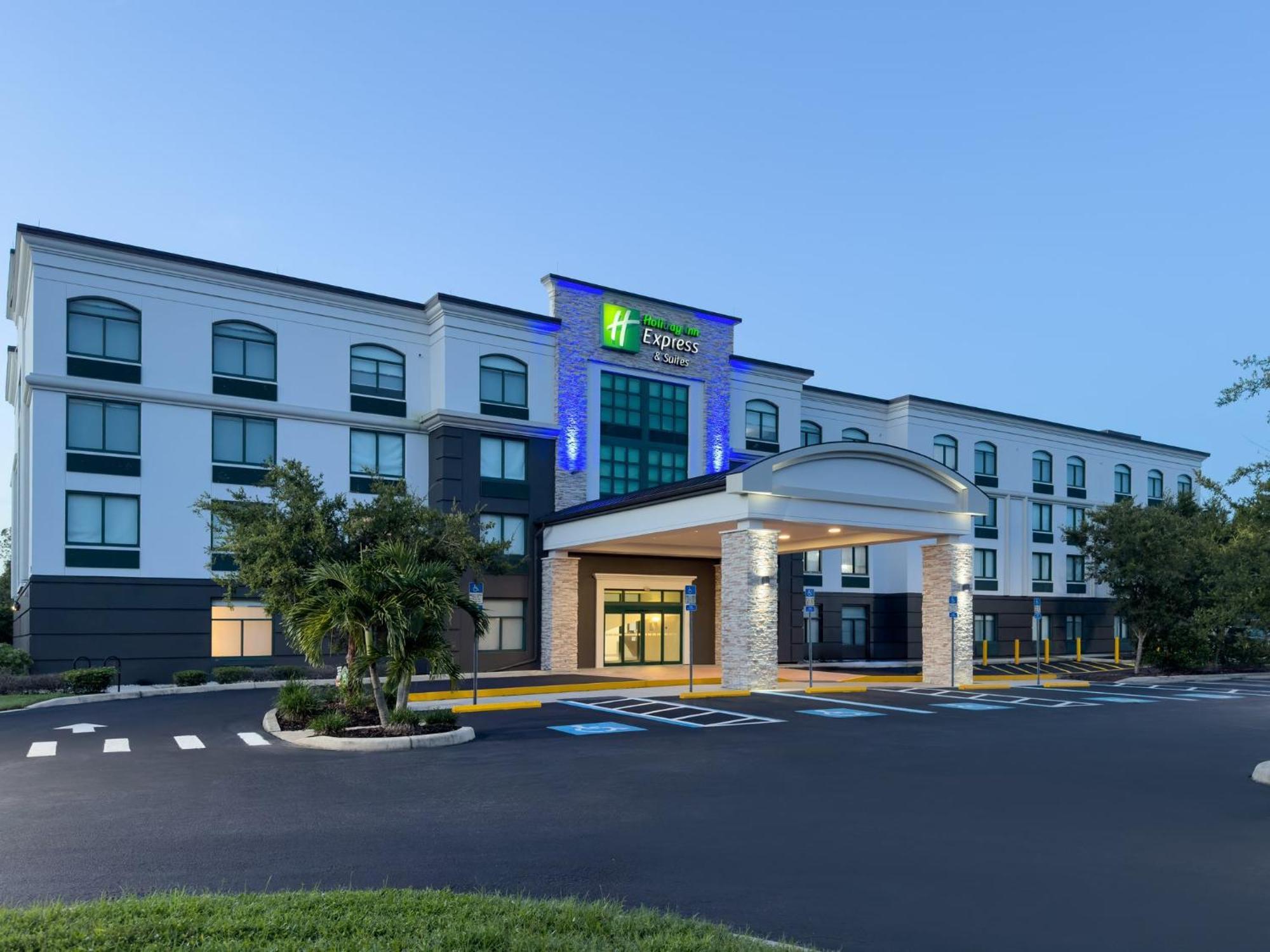 Holiday Inn Express & Suites Bradenton East-Lakewood Ranch By Ihg Exterior photo